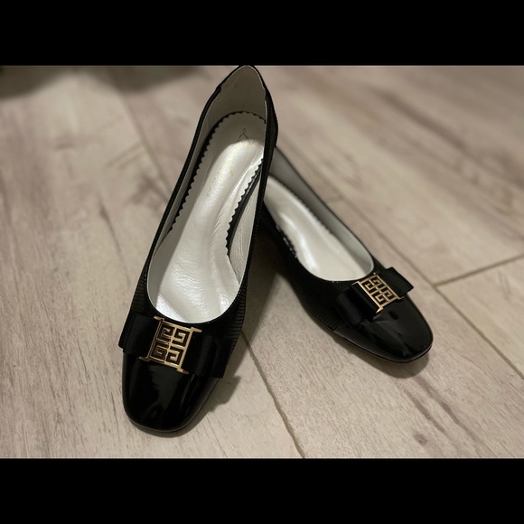 Shoes - Picture 2 of 11